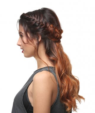 modern saç modeli olan kadın