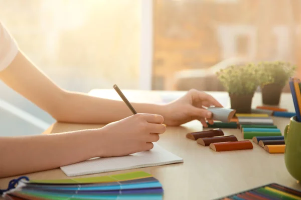 Female decorator working — Stock Photo, Image