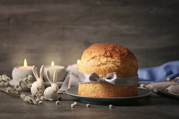 Easter cake on plate and rabbits — Stock Photo, Image