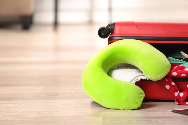 Travel pillow and suitcase — Stock Photo, Image