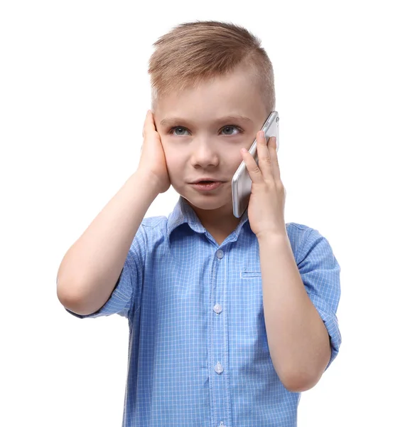 Schattige kleine jongen praten via de telefoon — Stockfoto