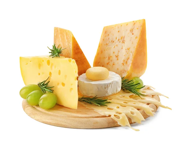 Plateau en bois avec fromage savoureux — Photo