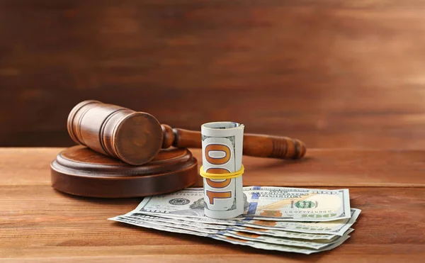 Money and judge's gavel — Stock Photo, Image