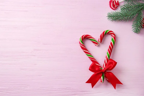 Heart shape made with candy canes — Stock Photo, Image