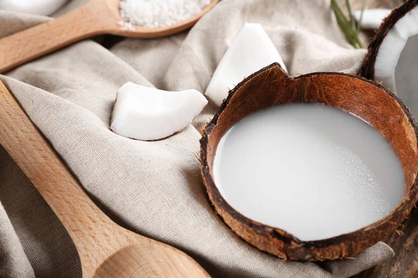 Composição com leite de coco fresco — Fotografia de Stock