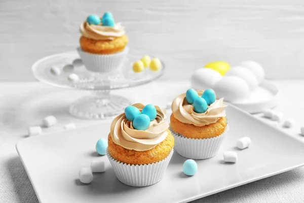 Gedecoreerde cupcakes voor Pasen — Stockfoto