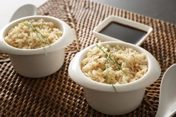 Dos tazones con arroz integral — Foto de Stock