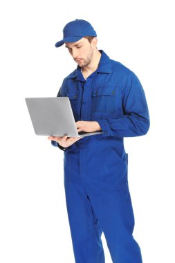 yakışıklı auto makinist  