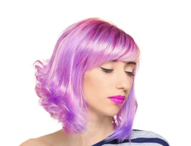 Boyalı saçlı güzel genç kadın  