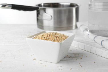 Quinoa tohumları ile kase