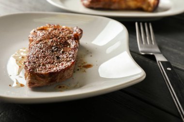 Lezzetli biftek ile plaka 