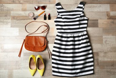 Şık Bayan giyim aksesuarları ile 