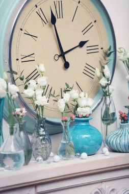 Taze çiçekler ile güzel kompozisyon  