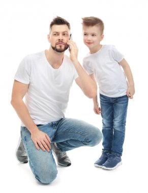 Yakışıklı adam ve oğlu