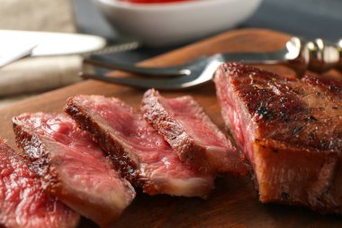 lezzetli orta az pişmiş biftek