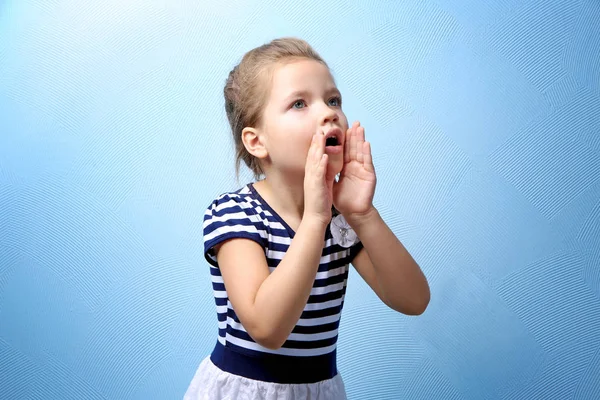 Niedliches kleines Mädchen — Stockfoto