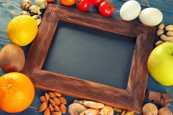 Alimentos alérgicos com placa em branco — Fotografia de Stock