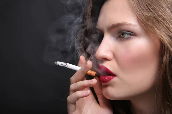 Beautiful woman with cigarette — Stock Photo, Image