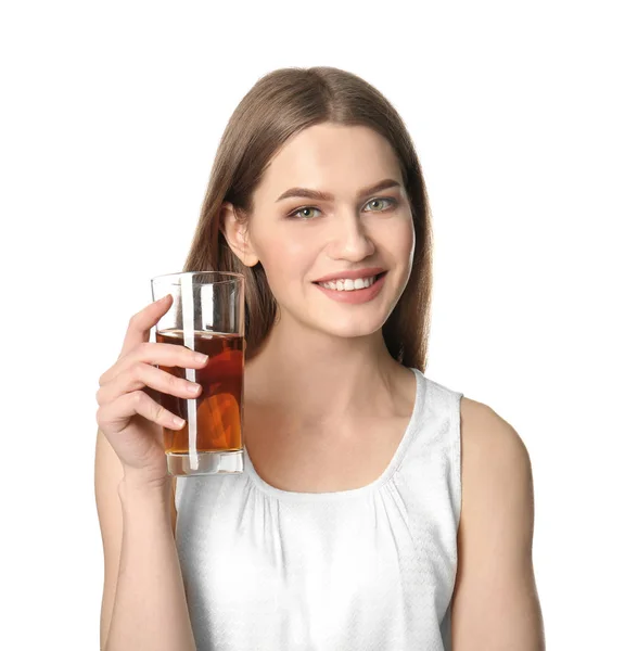 Mulher com copo de suco fresco — Fotografia de Stock