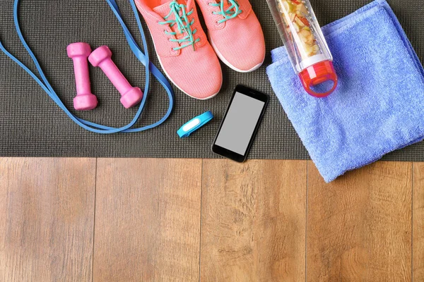 Fitnessapparatuur tracker en sport — Stockfoto