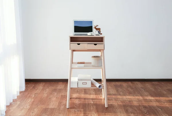 Stand-up desk with laptop — Stock Photo, Image