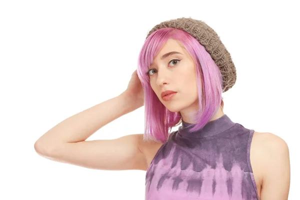Piękna młoda kobieta z włosów farbowanych — Zdjęcie stockowe