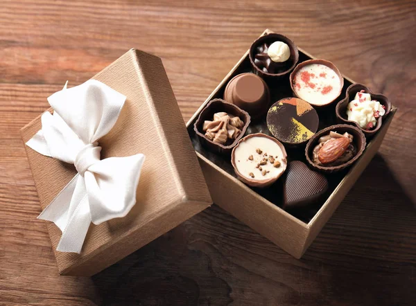 Gift box with delicious candies — Stock Photo, Image