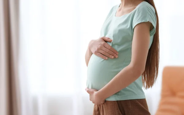 Beautiful pregnant woman — Stock Photo, Image