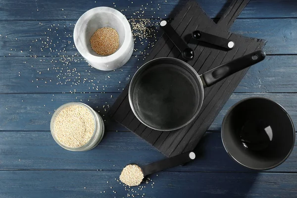 Kitchen utensils and quinoa seeds — Stock Photo, Image