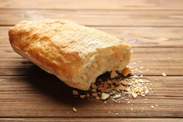 Pão de trigo partido — Fotografia de Stock