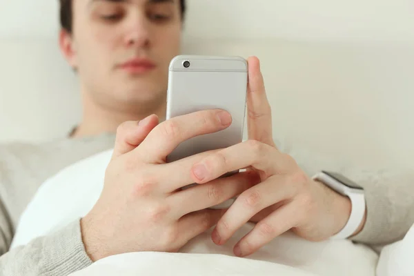 Young man with sleep tracker — Stock Photo, Image