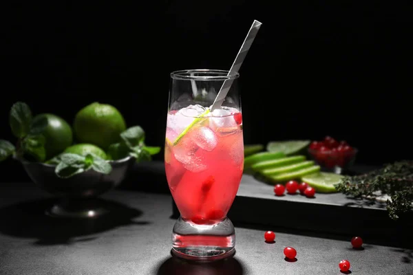 Verfrissende cocktail met cranberry — Stockfoto