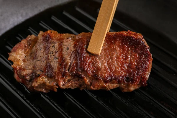 Preparation of delicious steak — Stock Photo, Image