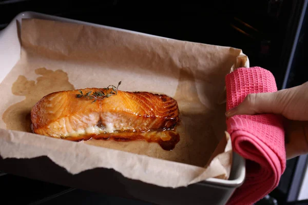 Heerlijke gegrilde zalmfilet — Stockfoto