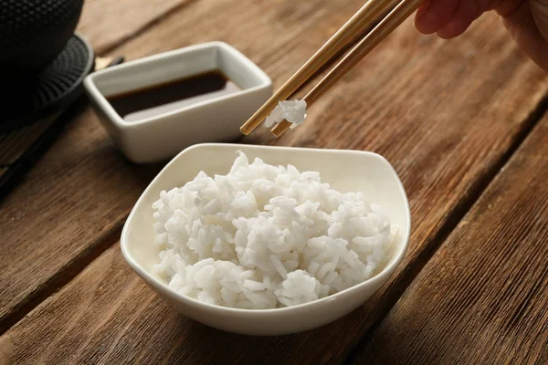 Woman eating rice with chopsticks — Stock Photo, Image