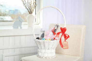 renkli Paskalya sepeti