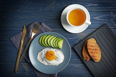 Yumurta ve çay lezzetli breakfast 