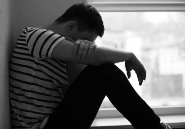 Yakışıklı depresif adam 