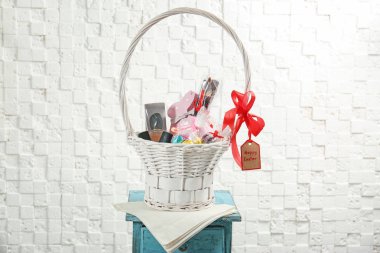 renkli Paskalya sepeti