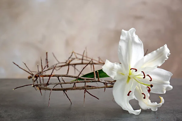 Crown of thorns and white lily — Stock Photo, Image