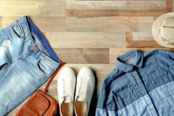 Conjunto de ropa y accesorios elegantes — Foto de Stock