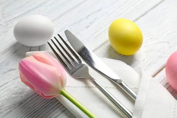 Hermoso ajuste de mesa de Pascua — Foto de Stock