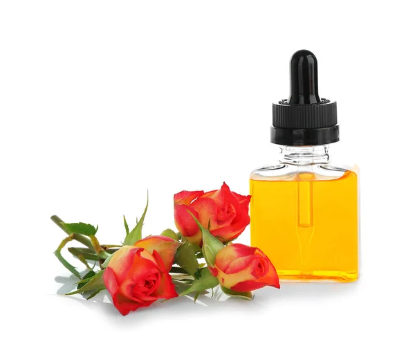 Garrafa com óleo de perfume e botões de rosa — Fotografia de Stock