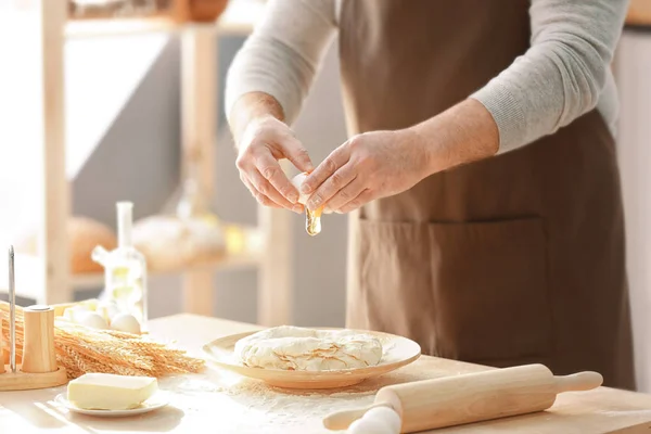 Man making tough in kitchen — стоковое фото