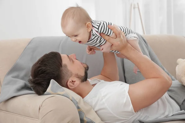 Father lying with cute baby daughter — Stock Photo, Image