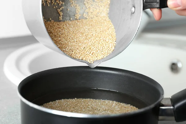 Cooking process of quinoa seeds — Stock Photo, Image