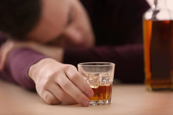 Schöner depressiver Mann — Stockfoto