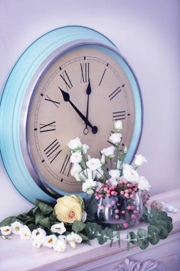 Taze çiçekler ile güzel kompozisyon 