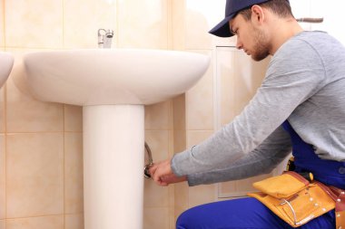 Tesisatçı tamir lavabo boru 