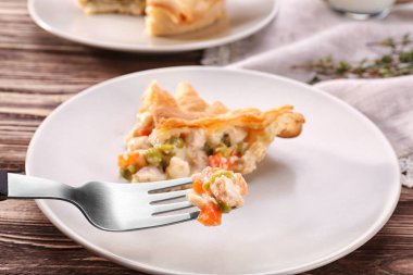 Çatal tavuklu börek ile